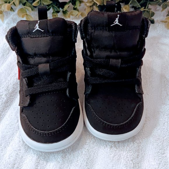 Brand New! Black Air Jordan for babies or toddlers 10-12 months old.  Size 4C - Picture 1 of 6